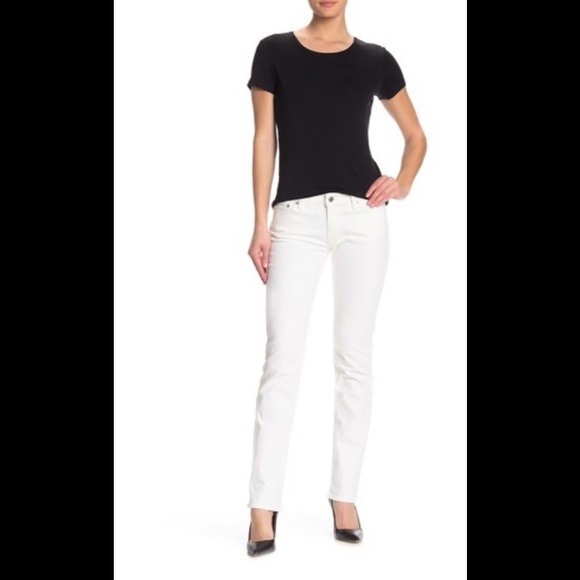 Lucky Brand Denim - Lucky Sweet N Straight white jeans in LNC size 6 Lucky Brand Denim - Lucky Sweet N Straight white jeans in LNC size 6